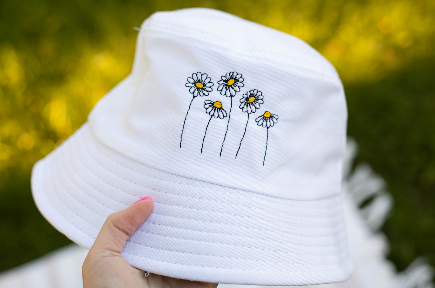 Daisies Embroidered Bucket Hat